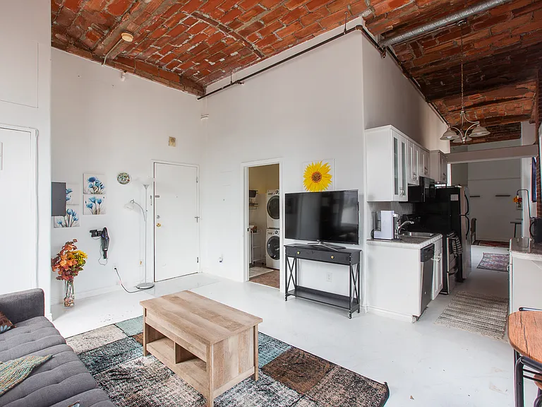 215 W 7th St #1301 — Photo 22