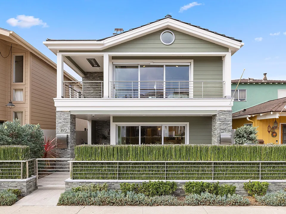 219 Diamond Ave