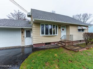 8 Stephen Rd, Glenville, NY 12302