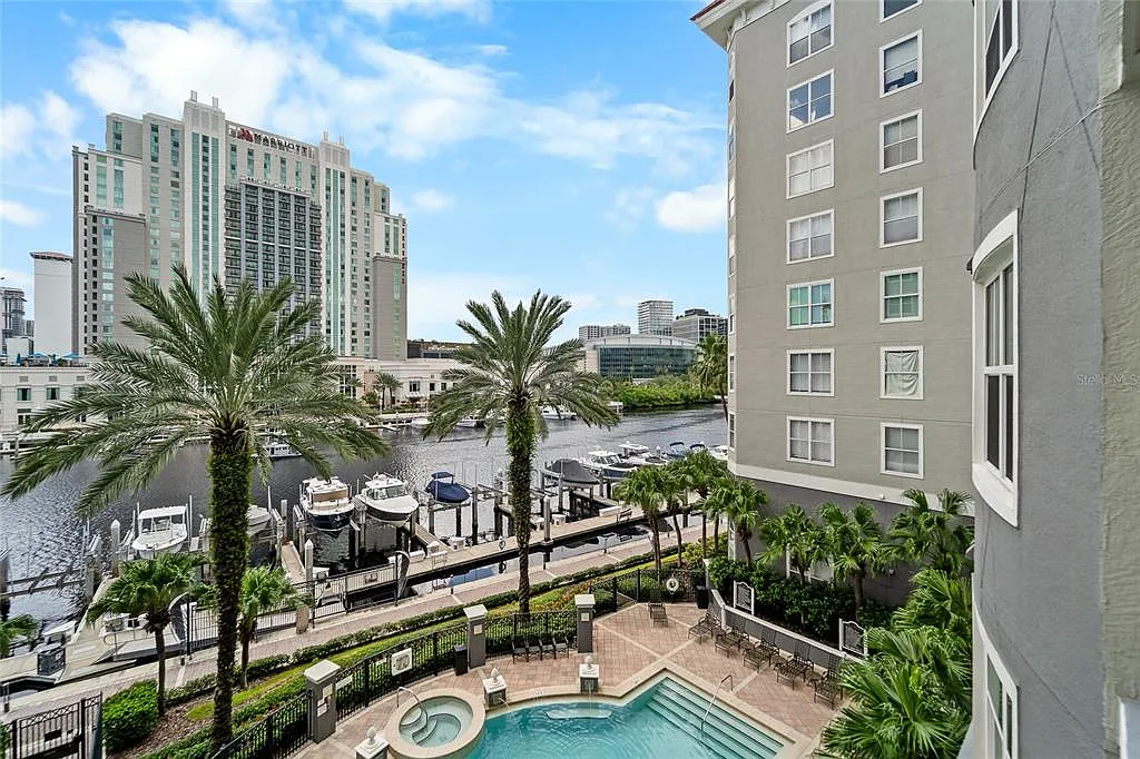2 bed, 2.0 bath, 1168 sqft, $4,500 — Photo 3