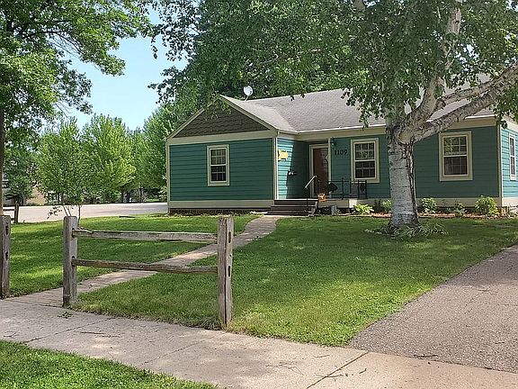 4th image of 1109 Hill Ave