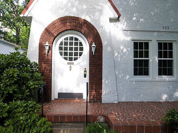 2nd image of 309 S Tremont Dr