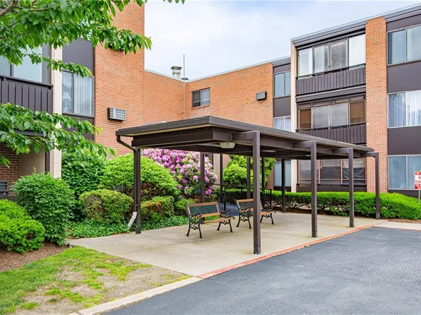 400 Bellevue Ave APT 316, Newport, RI 02840