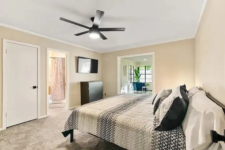 7009 Whispering Oaks Dr — Photo 8