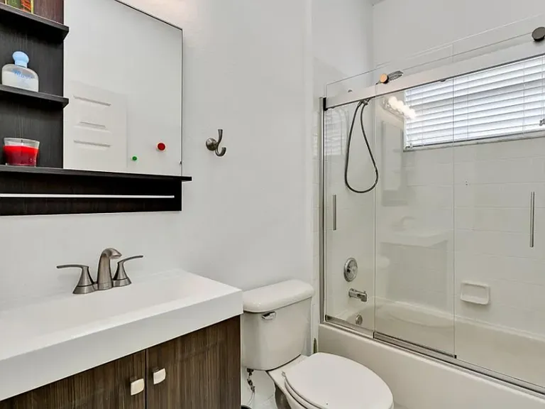 9512 Greenpointe Dr — Photo 12