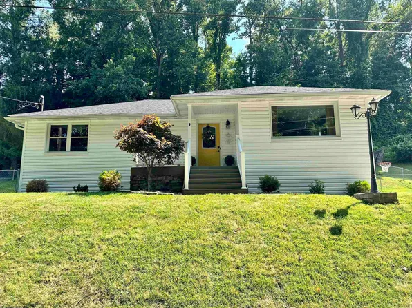 1050 Brookside Dr, Fairmont, WV 26554