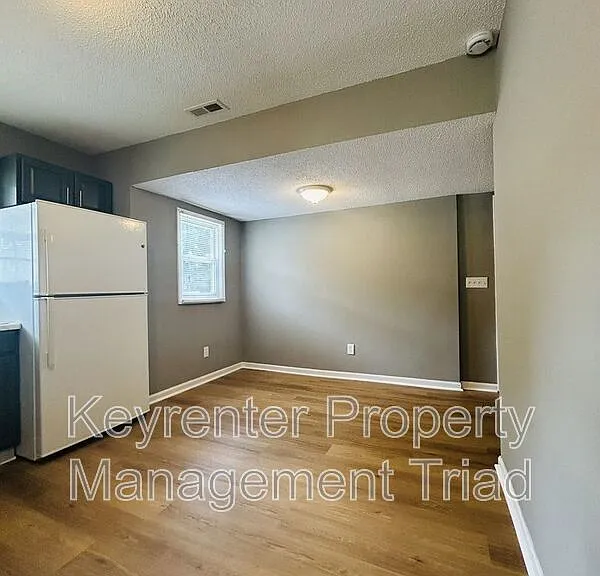 302 Charles St — Photo 8