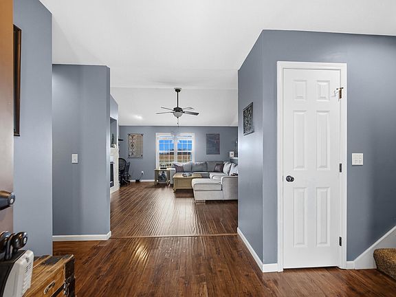 3rd image of 1913 Holly St SE