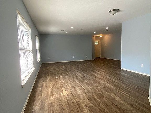 4th image of 3211 Settlement Dr