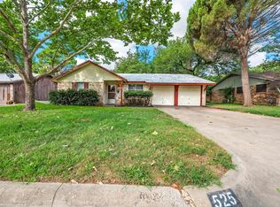 525 NW Chisholm Rd, Burleson, TX 76028