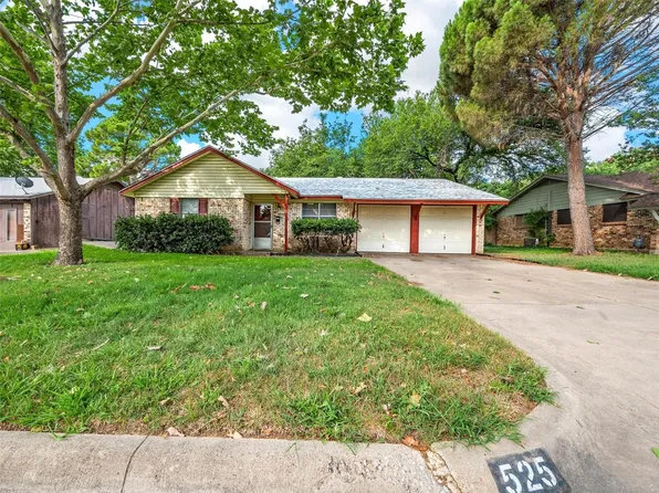 525 NW Chisholm Rd, Burleson, TX 76028