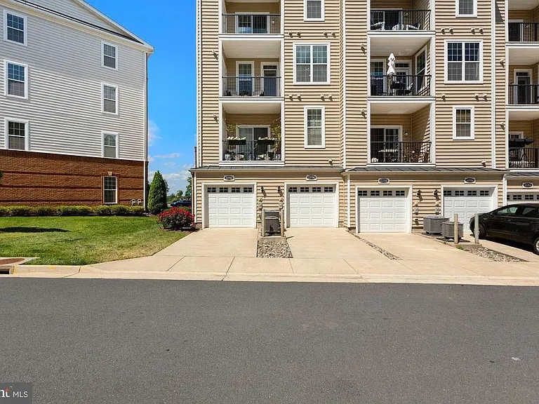 23792 Hopewell Manor Ter — Photo 40