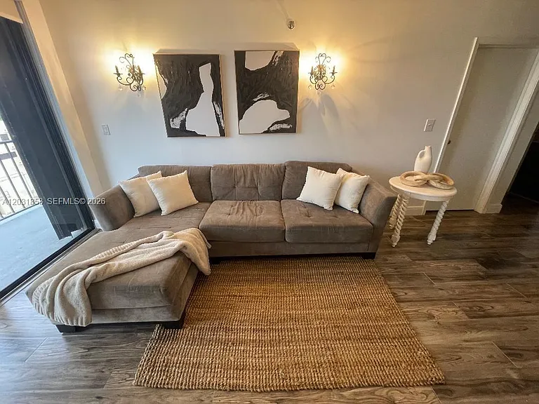 2625 Collins Ave #502 — Photo 4