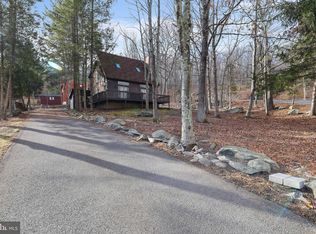 2237 Southport Dr, Bushkill, PA 18324
