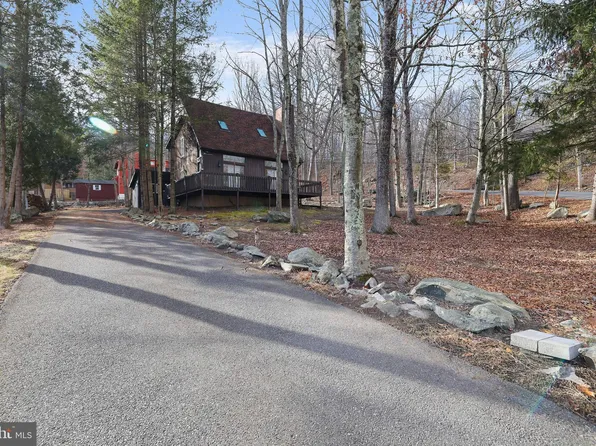2237 Southport Dr, Bushkill, PA 18324