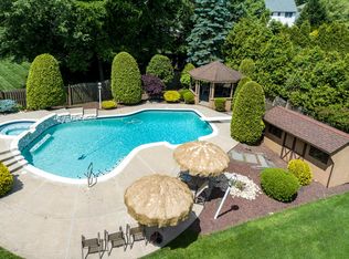 19 Cambridge Ct, Manalapan, NJ 07726