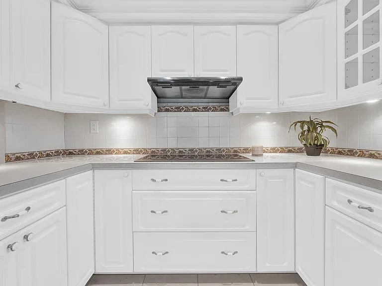 5921 NE 15th Ave — Photo 9