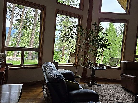 4th image of 64 Lillooet Dr