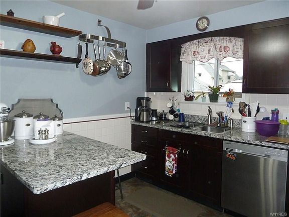 5th image of 139 Fenton St