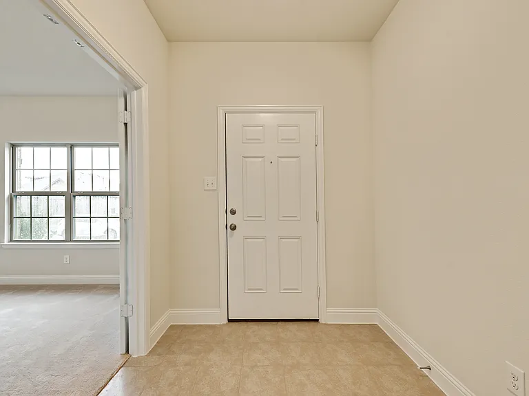 816 Bird Creek Dr — Photo 4
