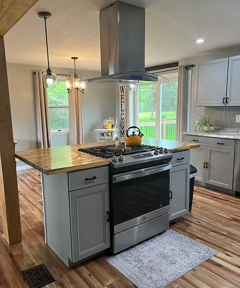 5784 Ontario Center Rd — Photo 3