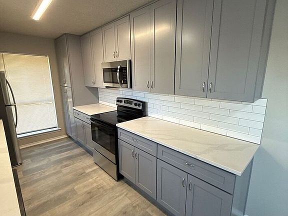 5th image of 1616 Saint James Dr