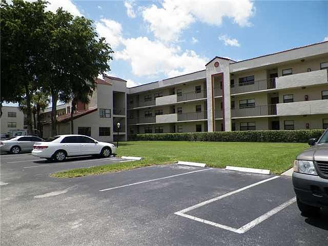 2nd image of 3399 Foxcroft Rd APT 114