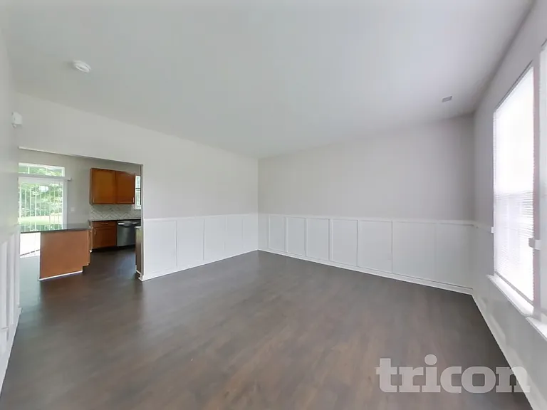 1032 Central Park Blvd S — Photo 2