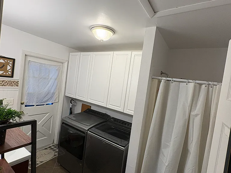689 Nobles St — Photo 18