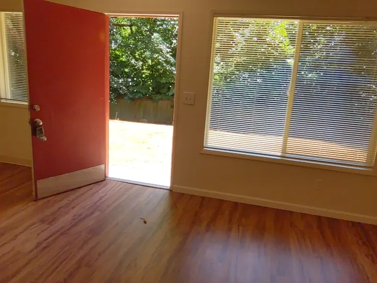 West Slope Apartments — Photo 7