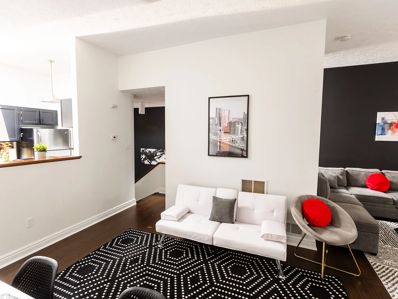 1 bed, 1000 sqft, $1,295 — Photo 2