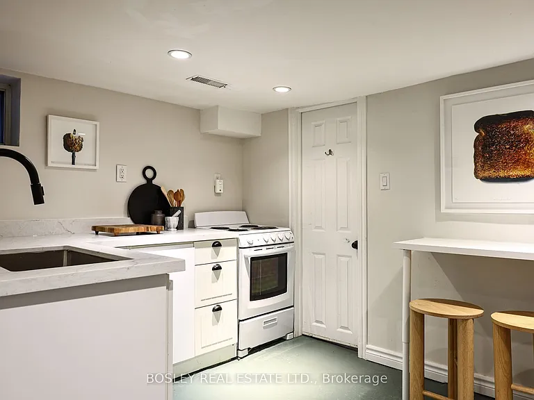 16 Hallam St #BASEMENT — Photo 17