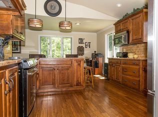 16 Fairlawn Ct, East Aurora, NY 14052