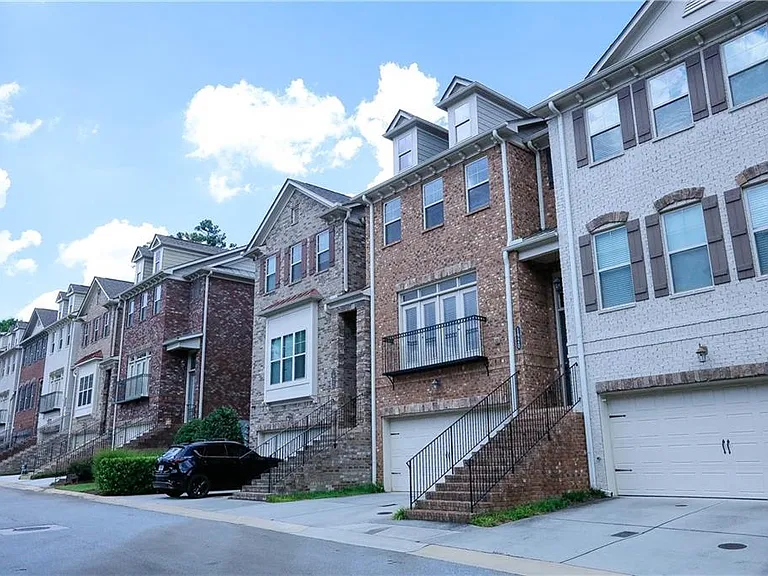 1920 Townsend Ct — Photo 3