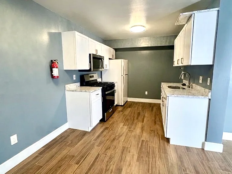 32 Holland St #1 — Photo 2