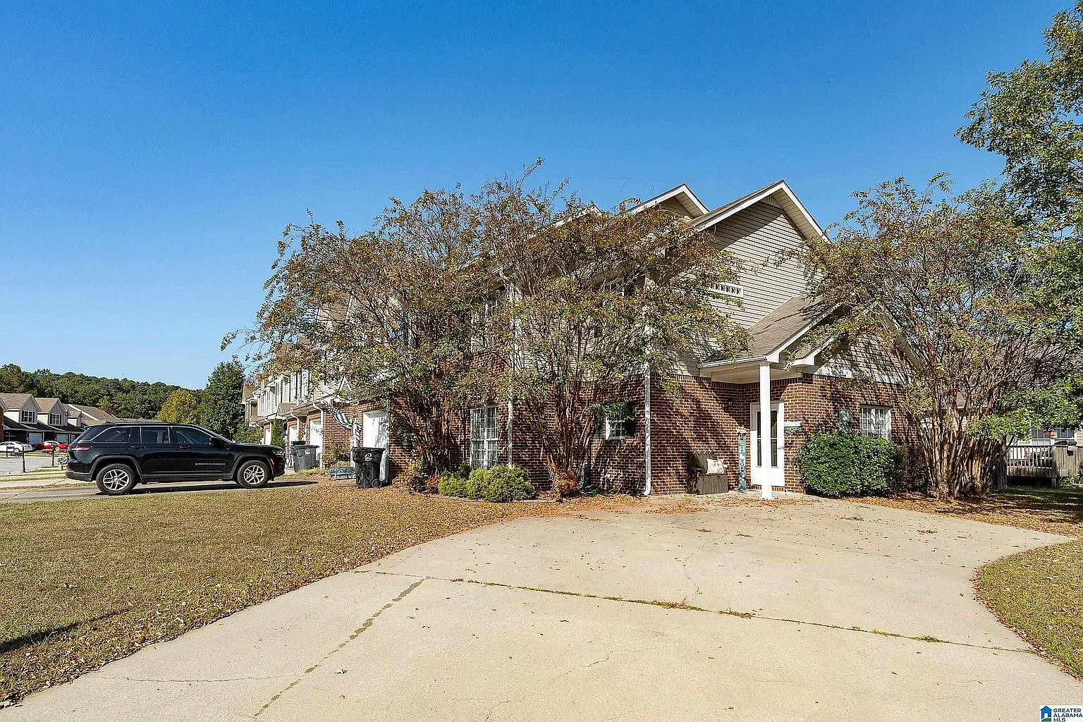 2 bed, 2.5 bath, 1326 sqft, $1,595 — Photo 2