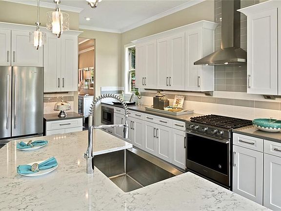 5th image of S/l 605 Saint Marie Ct