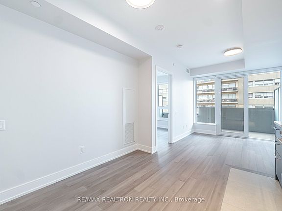 4th image of 2525 Bathurst St #1005