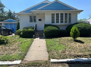 54 Furlong St, Cranston, RI 02920