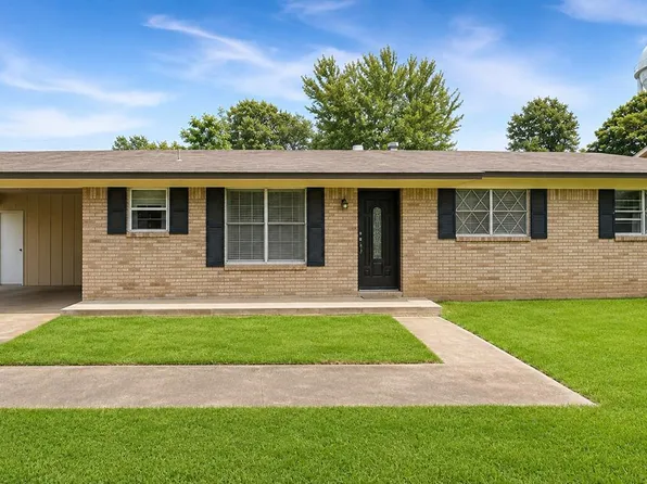 401 W Greenfield Dr, Wake Village, TX 75501
