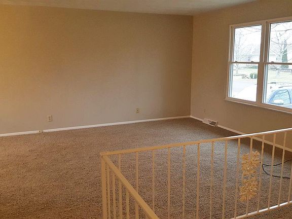 2nd image of 411 E Manor Dr