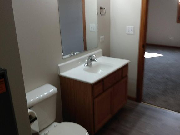 4th image of 444 N School St