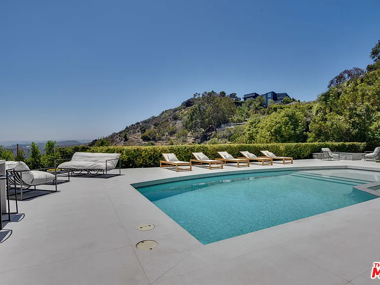 8908 Alto Cedro Dr — Photo 33