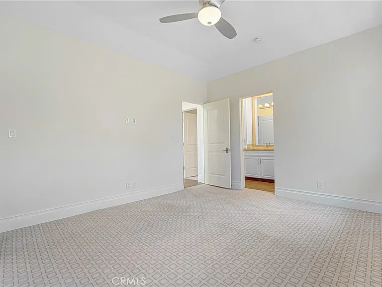 1714 W Oak St — Photo 32