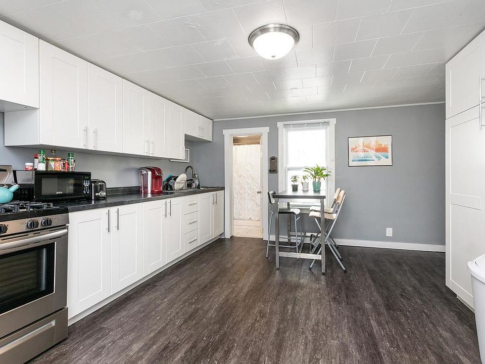 1st image of 513 19th Ave NE #2