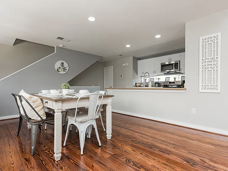 2805 Chenevert St — Photo 12