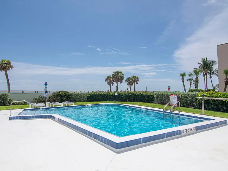 4049 Ocean Dr #201 — Photo 19