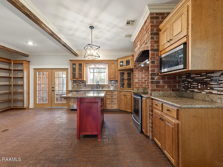 300 Oak Hollow Dr — Photo 10
