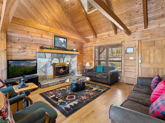 8th image of 1855 Spring Hill Dr