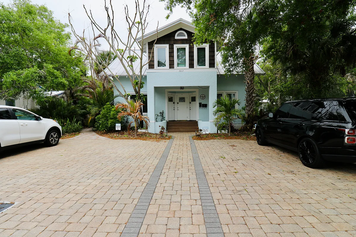 Building Photo - 2016 Hallwood Pl #3
